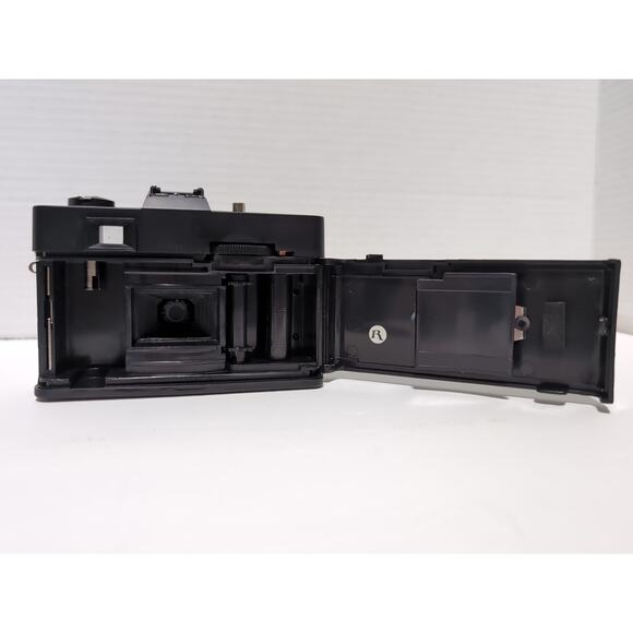 Vintage Sports Illustrated 35mm Film Camera With Case 1:6 50mm- UNTESTED - Picture 8 of 8